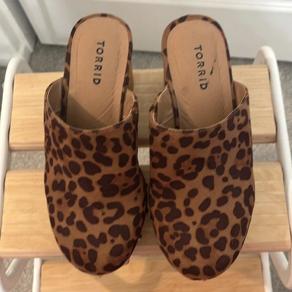 Wide Width Leopard Clog - Picture 2 of 6